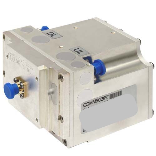 Metallkomponente mit blauen und silbernen Anschlüssen, beschriftet mit DL und UL.