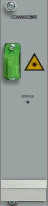 7000_00757650_COM_01.png Gehäuse mit grünem Schalter, Warnsymbol und Beschriftung CommScope.