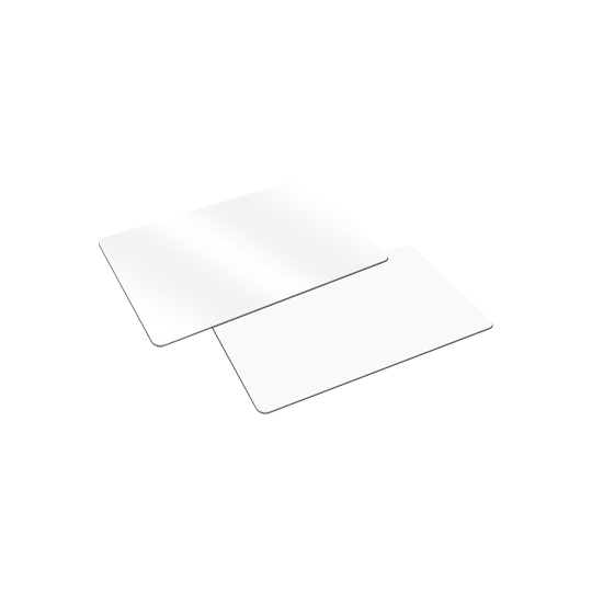 7000_00753707_MOT_01.png Zwei weiße, leere Plastikkarten, leicht überlappend.