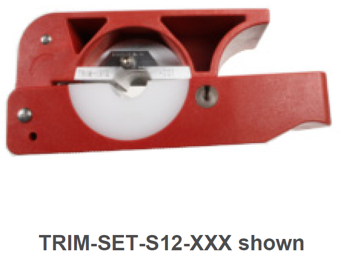 Rotes Schneidwerkzeug mit weißem Rad, Beschriftung TRIM-SET-S12-XXX.