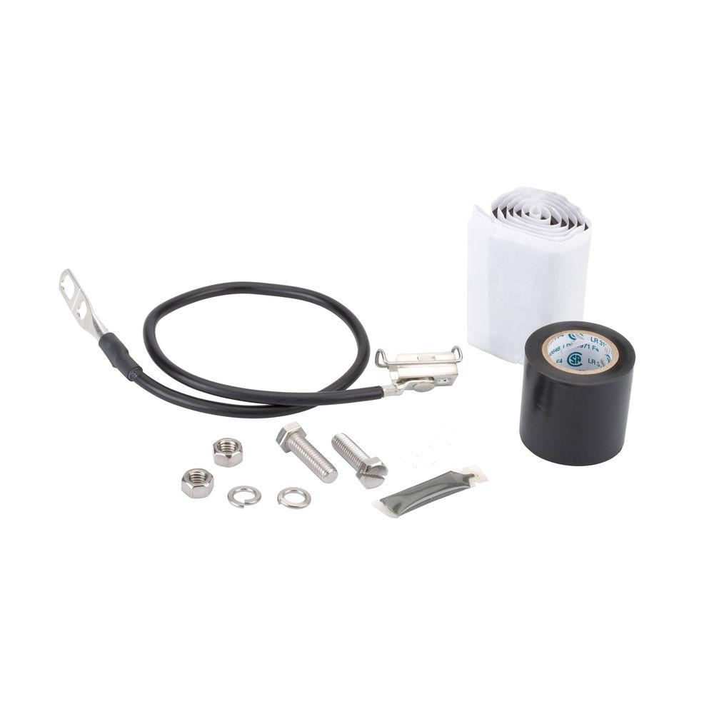 Verschiedene Elektrozubehörteile, inkl. Kabel, Schrauben, Muttern, Klebeband und Kleinteile.