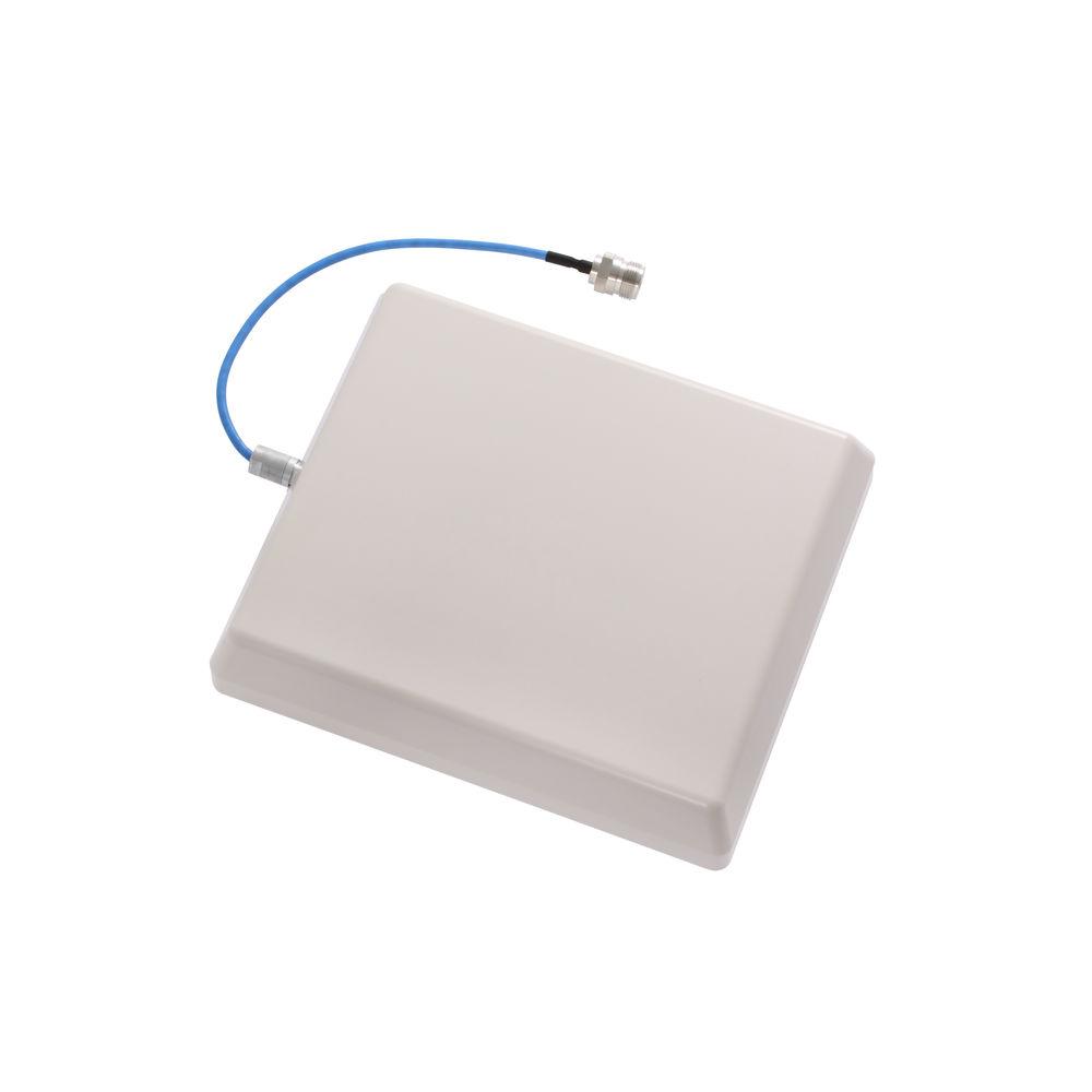 Quadratische Antenne mit blauem Kabel und Steckverbinder
