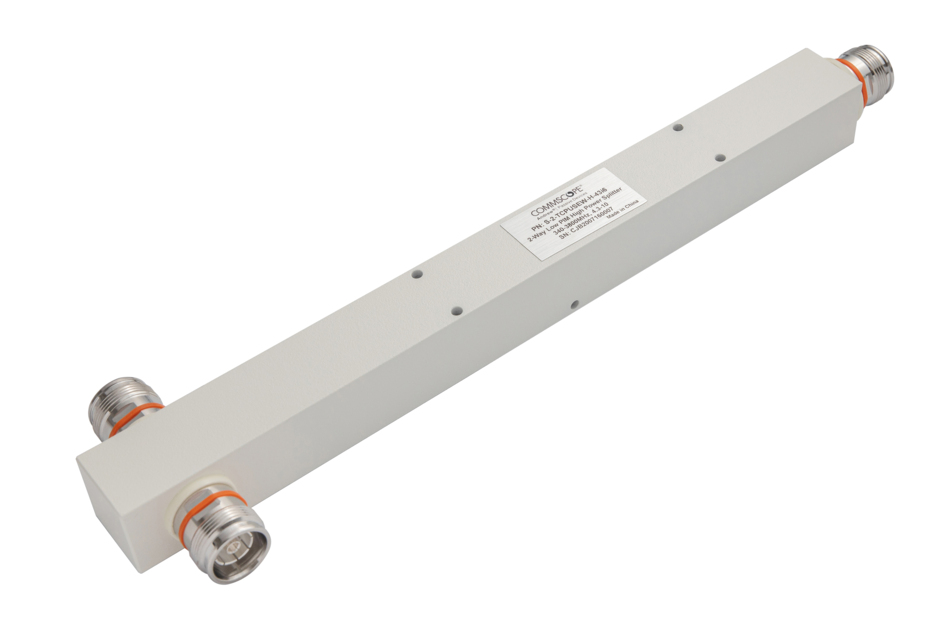 7000_00753785_COM_01.jpg Weißer elektronischer Komponentenblock mit zwei Anschlüssen an den Enden.