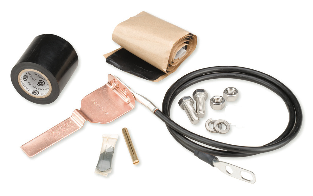 Set mit schwarzem Klebeband, Kabel, Metallmuttern, -schrauben und Zubehör.