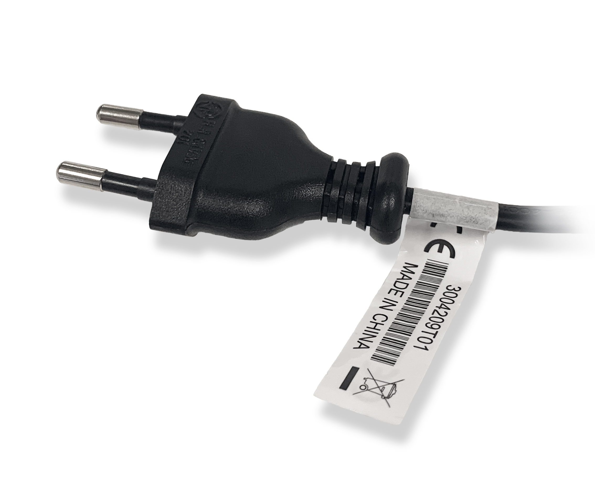 7000_00753166_MOT_03.jpg Schwarzer Eurostecker mit Etikett 'Made in China'.