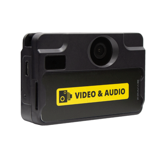 Tragbare Kamera mit gelbem Schild 'Video & Audio'.