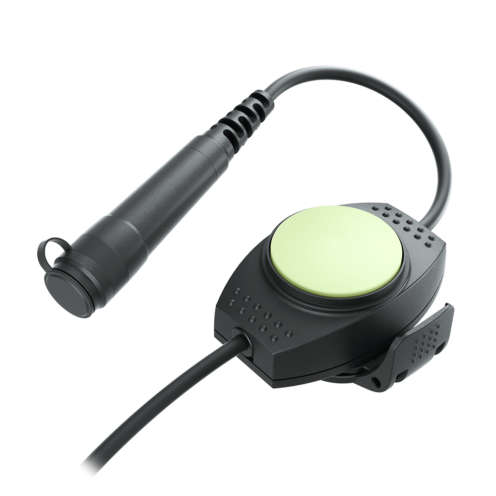 Schwarze Taschenlampe mit einem grünen Knopf und Kabel.