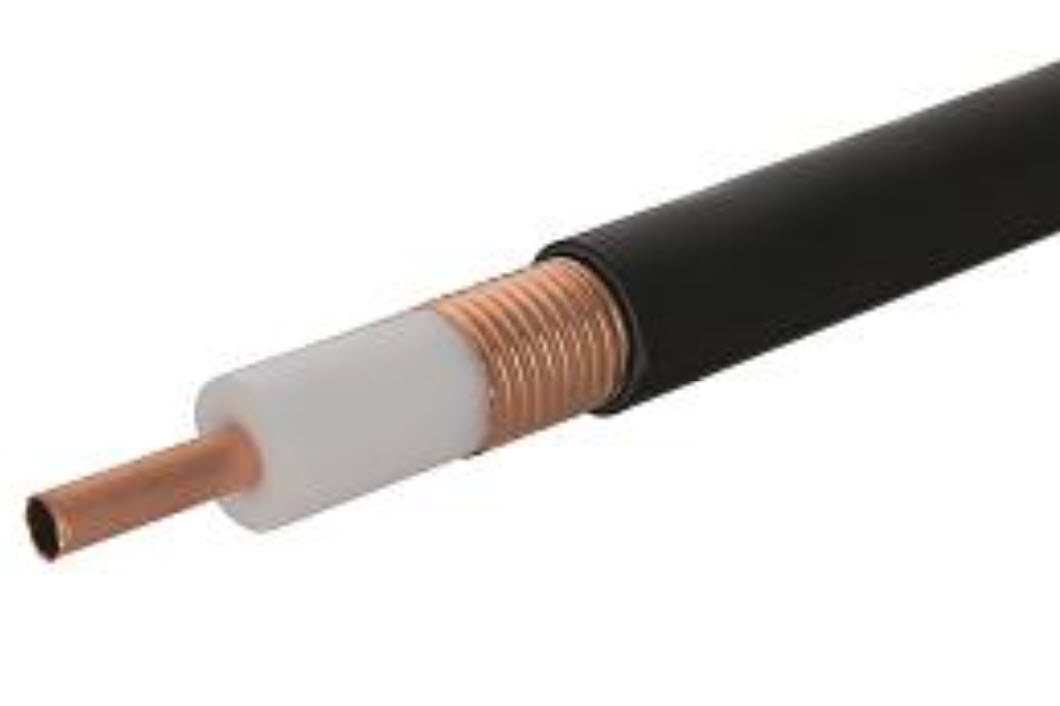 7000_00754285_HS_01.jpg Coaxial cable with black sheath, copper conductor and white insulator.