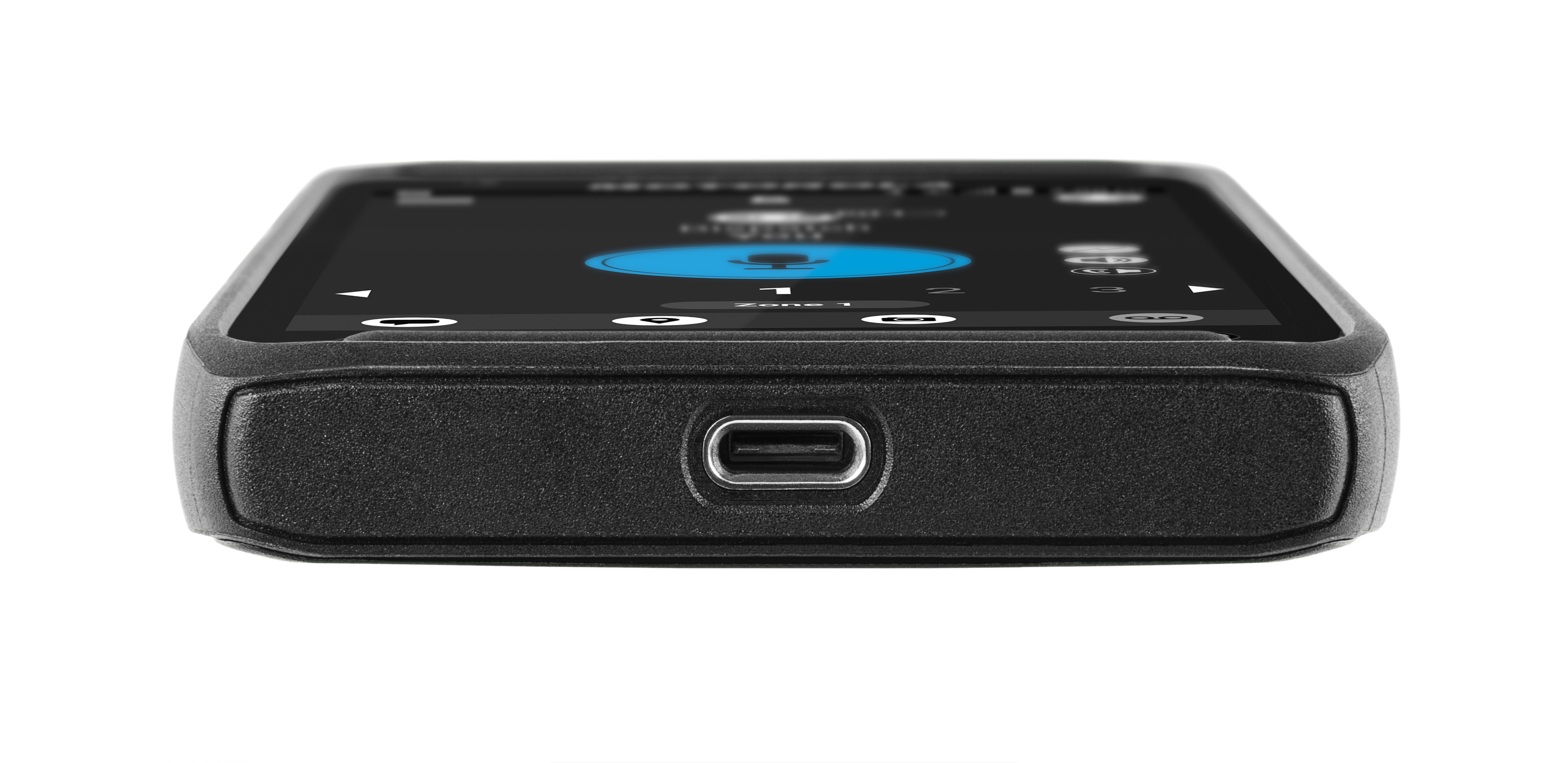 Nahaufnahme eines USB-C-Anschlusses an einem schwarzen elektronischen Gerät.