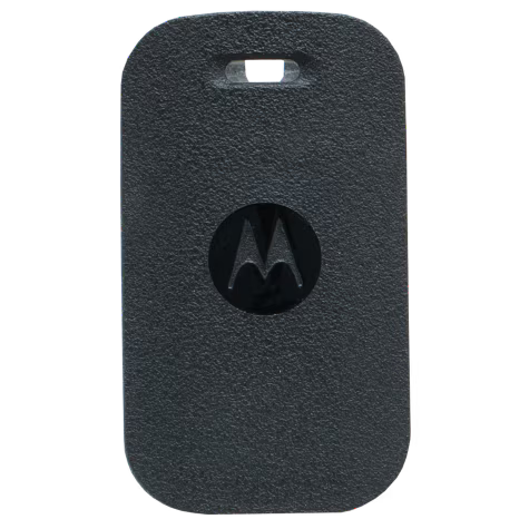 Schwarzes rechteckiges Gerät mit abgerundetem Logo vorne.