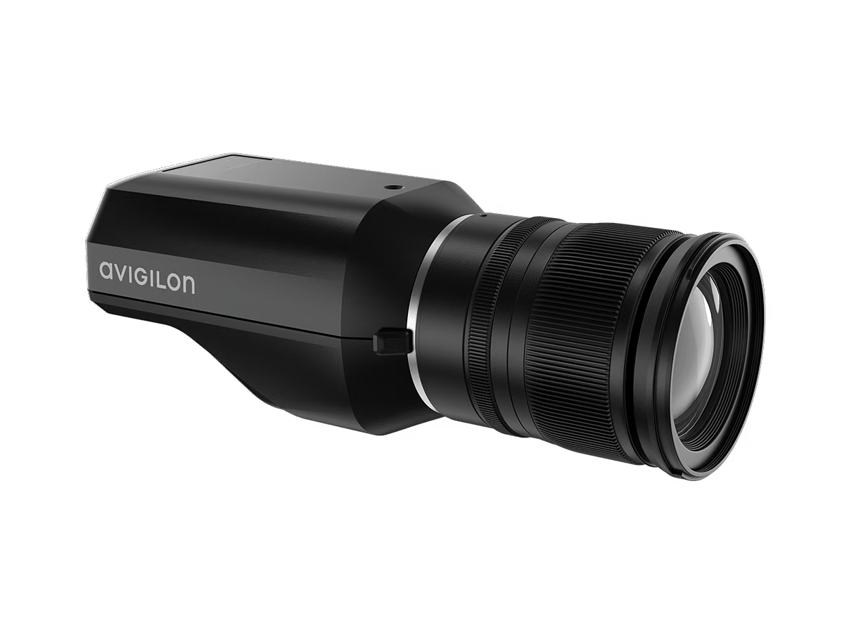 Schwarze Überwachungskamera mit großem Objektiv.