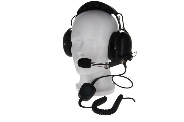 Ein weißer Kopf mit einem schwarzen Headset mit Mikrofon.
