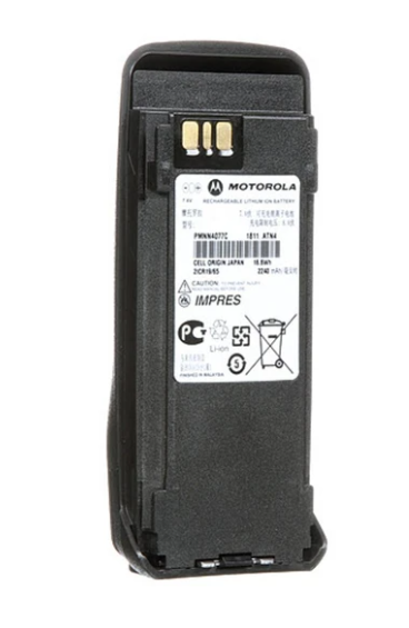 7000-00751650_mot_01.png Rückansicht eines Motorola Lithium-Ionen-Akkus mit Hersteller-Logos und Warnhinweisen.