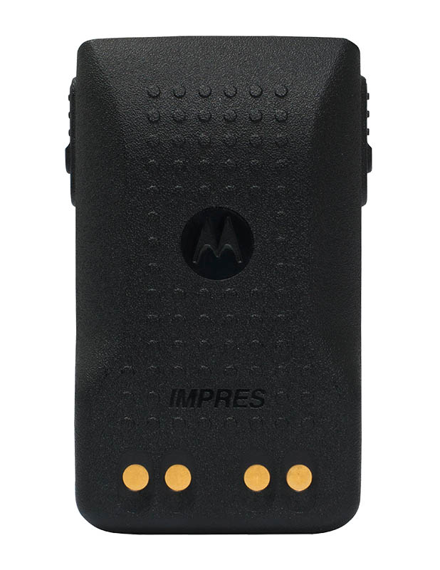 Schwarze Funkgeräte-Batterie mit goldenen Kontakten, Markenlogo sichtbar.