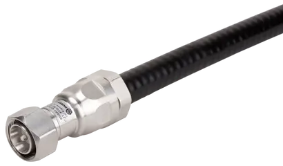 Koaxialkabel mit silbernem Stecker und schwarzer Ummantelung