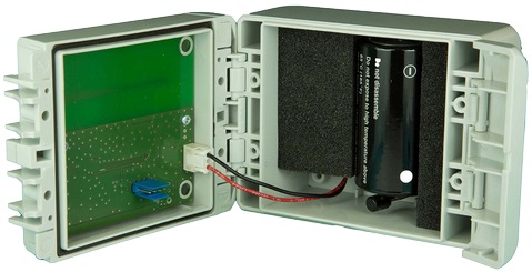 7000-00751324_kil_02.jpg Open plastic case with circuit board and battery.