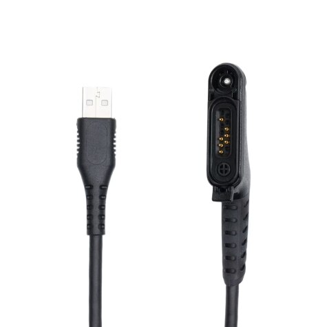 Schwarzes USB-Kabel mit zwei verschiedenen Anschlüssen.