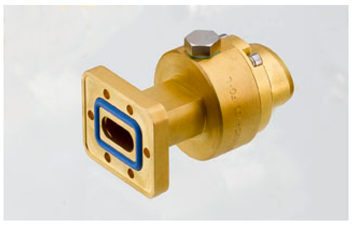 7000-00620300_rfs_01.png Rechteckiger goldfarbener Anschluss mit Schrauben und blauer Umrandung.