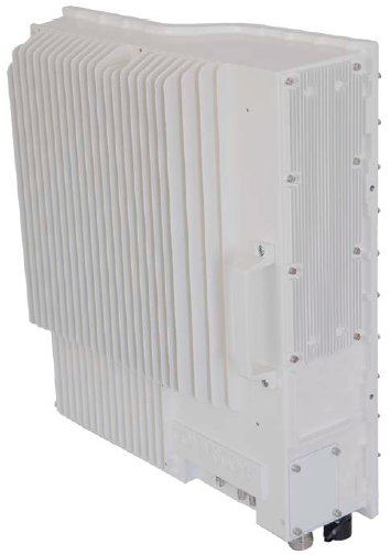 7000-00116600_com_01.png Weiße, rechteckige elektronische Einheit mit Kühlrippen, Schrauben und Anschlüssen.