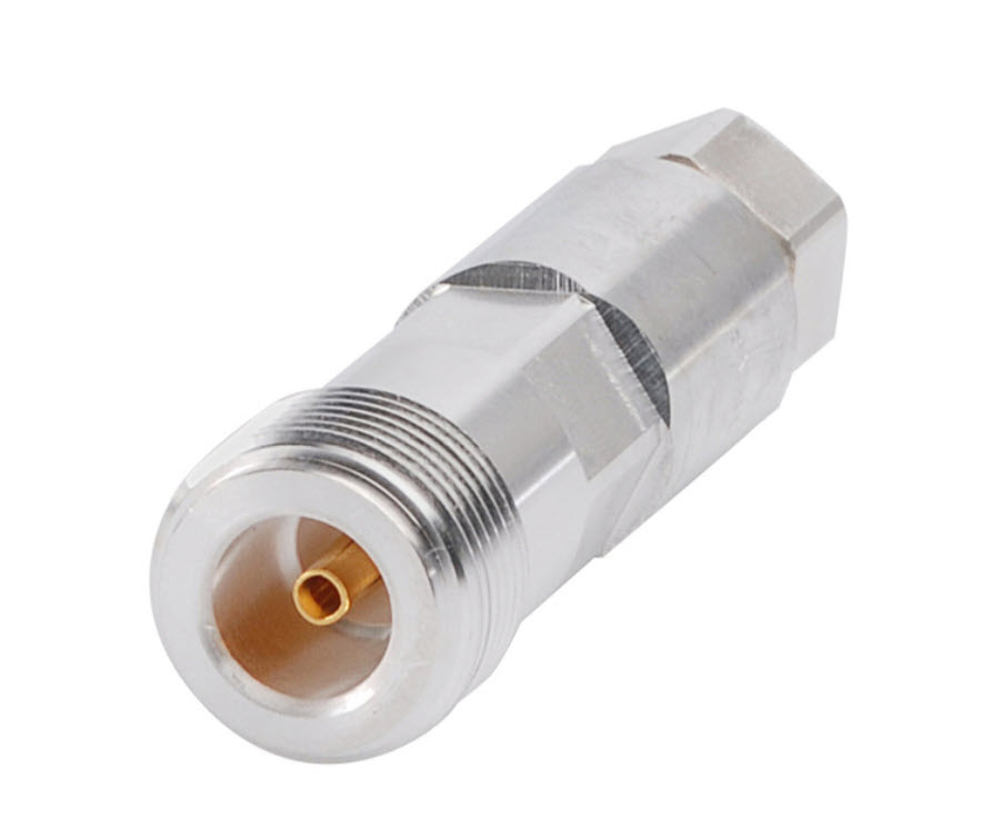 Silberner koaxialer Kabelstecker mit Innengewinde und goldener Kontaktspitze