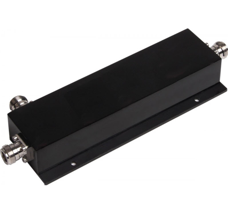 7000-00498000_pro_01.jpg Schwarzer rechteckiger elektrischer Dämpfungsglied mit Metallanschlüssen.