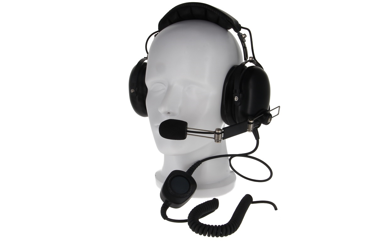 7000-00752564_cop_01.jpg Weißer Kopf mit schwarzem Funk-Headset und Mikrofon