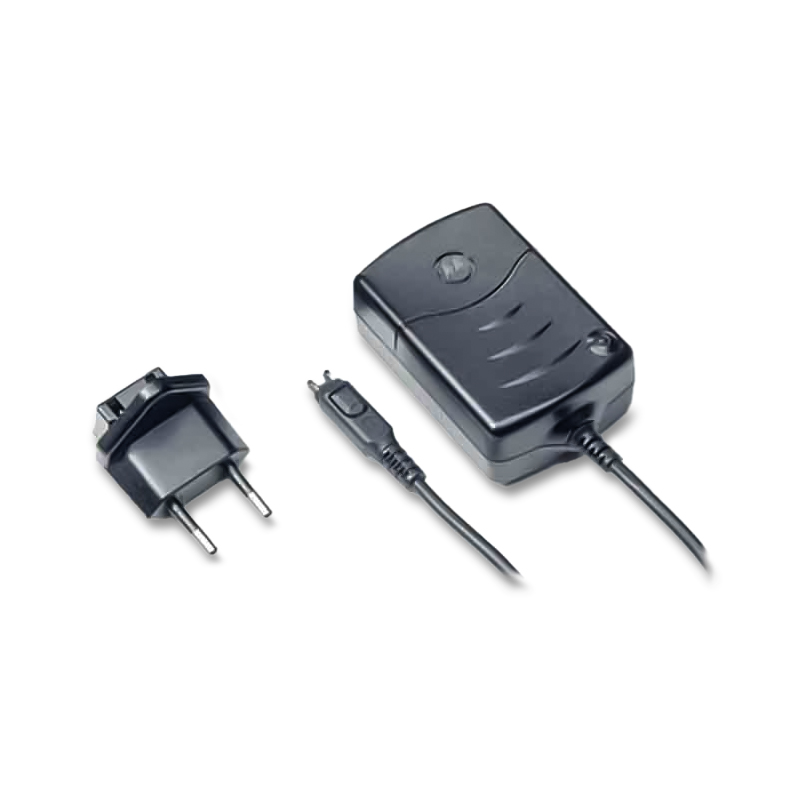 Schwarzes Netzteil mit abnehmbarem EU-Steckeradapter.