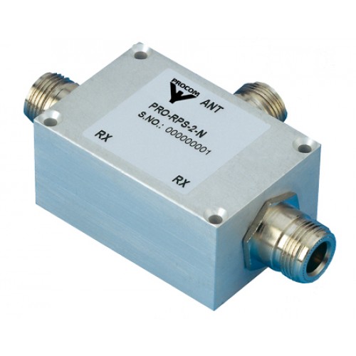 Metallischer HF-Verteiler mit vier Anschlüssen. Beschriftung: PRO-RPS-2-N.