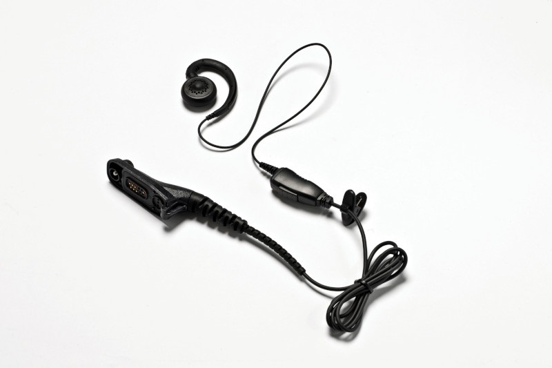 Schwarzes Ohrhörer-Headset mit Kabel und Mikrofon.