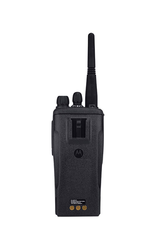 Funkgerät mit Antenne, robustem schwarzem Gehäuse und Drehknöpfen.