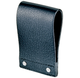 7000-00751153_mot_01.png Schwarze Lederhalteschlaufe mit zwei silbernen Nieten.