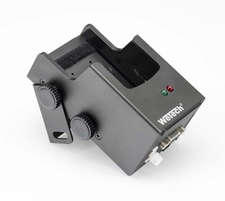 Schwarzes elektronisches Gerät mit Knöpfen und LEDs.