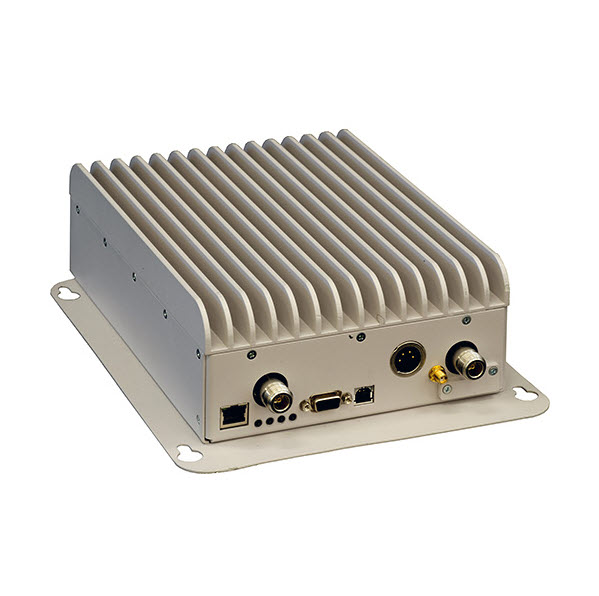 7000-00112700_axw_01.jpg Metallbox mit Kühlrippen und mehreren Anschlüssen auf einer Seite.