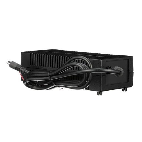 7000-00413900_mot_02.jpg Black ribbed charger with cable in front and side connector.