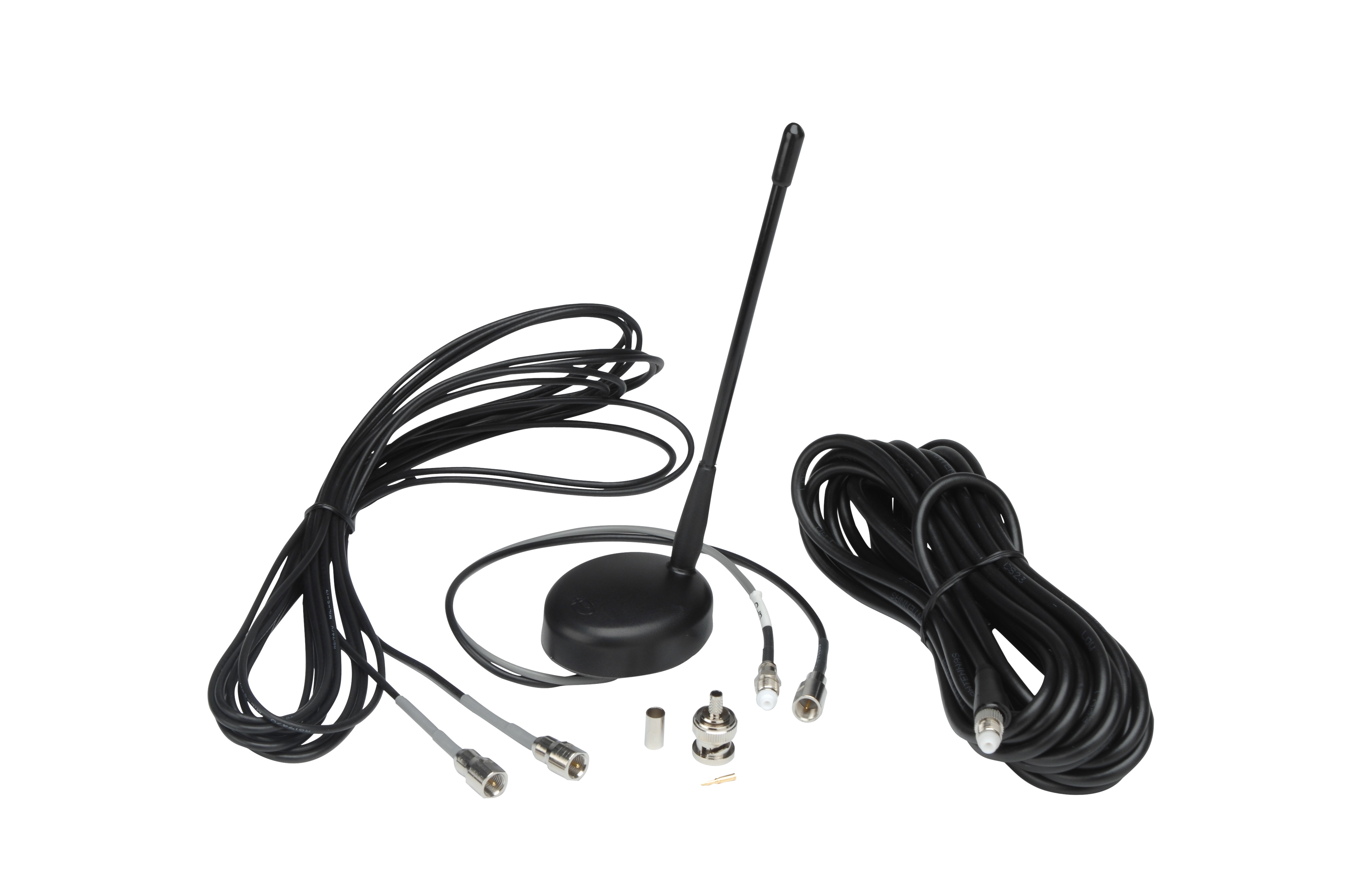 Schwarze Antenne mit zwei Kabeln und Steckverbindern.