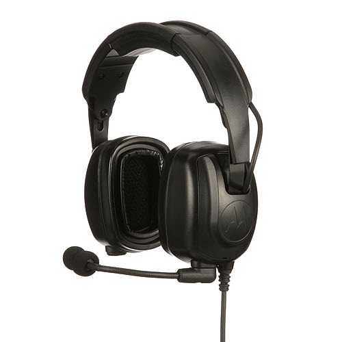 Schwarzes Over-Ear-Headset mit Mikrofon an flexiblem Arm.