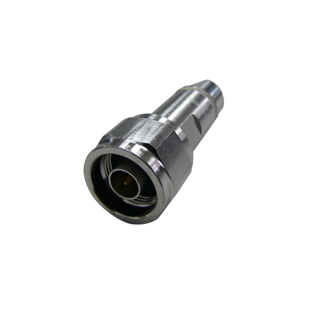 Metallischer Koaxialstecker, zylindrische Form, Endanschluss sichtbar.
