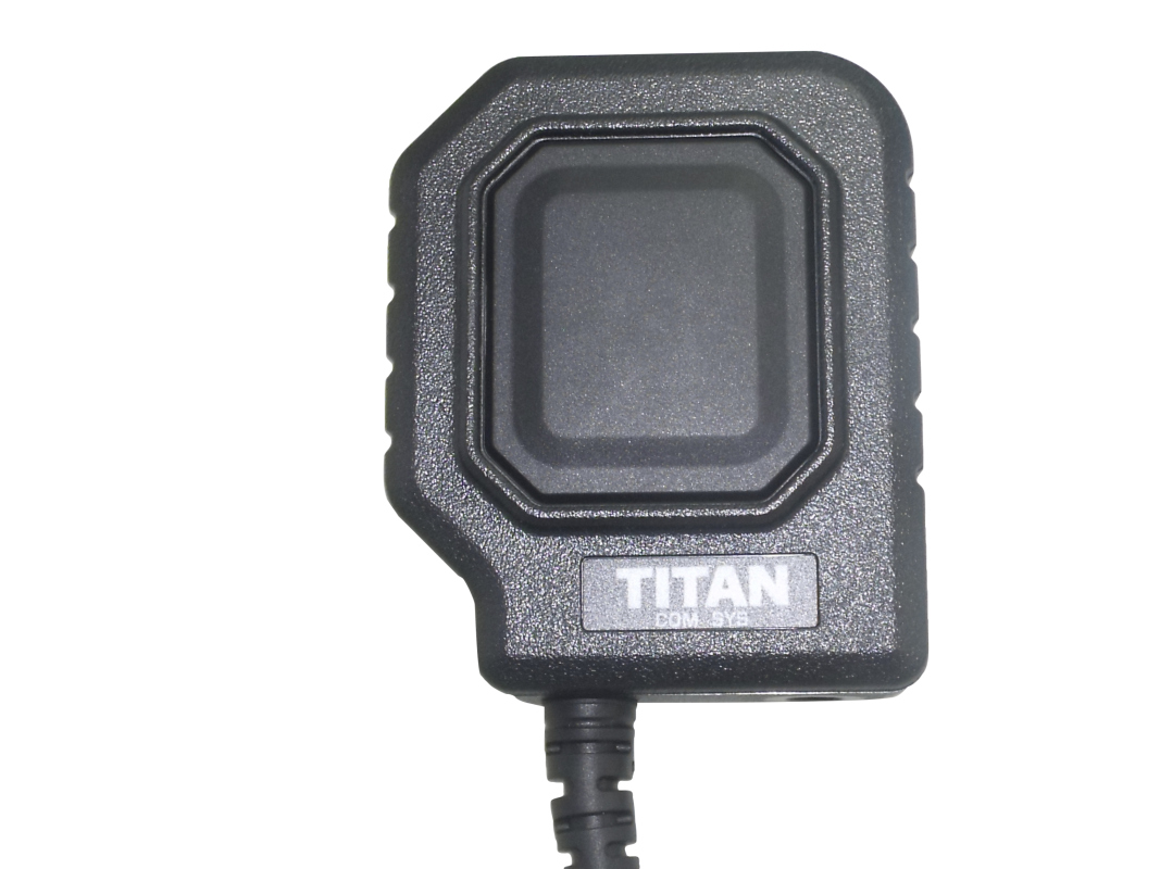 Schwarzes rechteckiges Gerät mit der Aufschrift TITAN, verbunden durch ein Kabel.