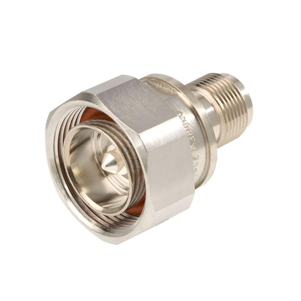 7000-00039900_com_01.jpg Metal connector with thread on white background.