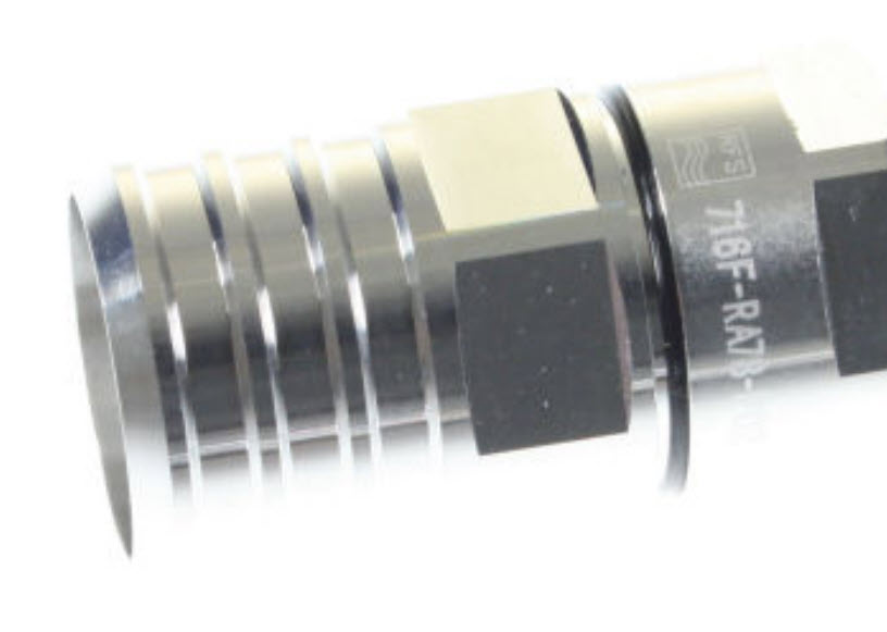 Metallbeschlag mit Gewinde und Dichtungsring.